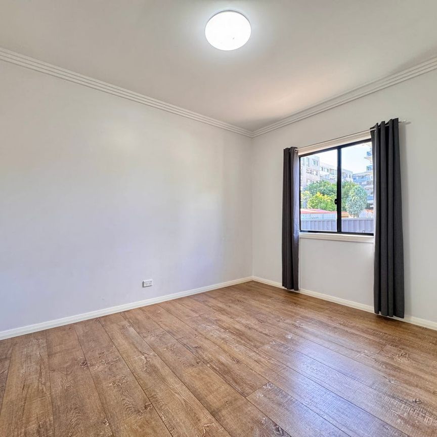 Stylish & Convenient Two-Bedroom Granny Flat - Photo 1