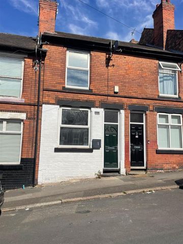 2 bedroom terraced house to rent - Photo 4