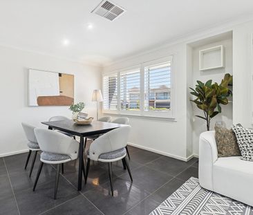 Ultra private haven in exclusive waterside address - Photo 4