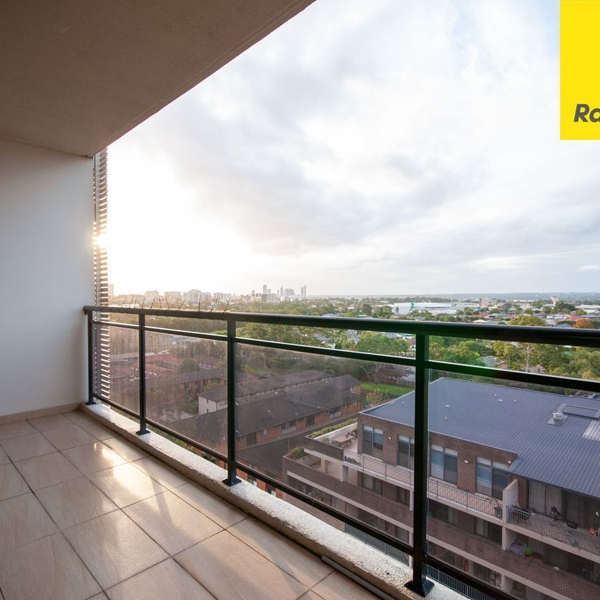 SLEEK APARTMENT IN THE HEART OF LIDCOMBE WITH 2 CARSPACES - Photo 1