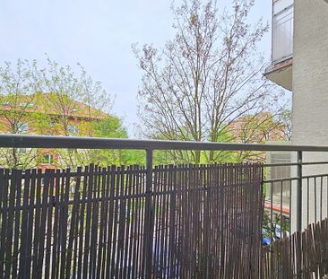 Przestronne mieszkanie z balkonem wśród zieleni - Zdjęcie 2