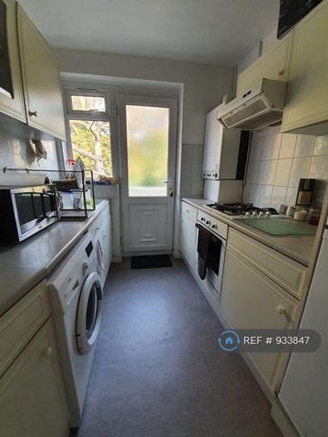 2 bedroom flat to rent - Photo 4