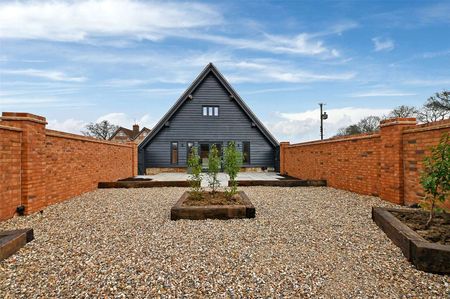 Stunning barn conversion new in February 2025 - Photo 2