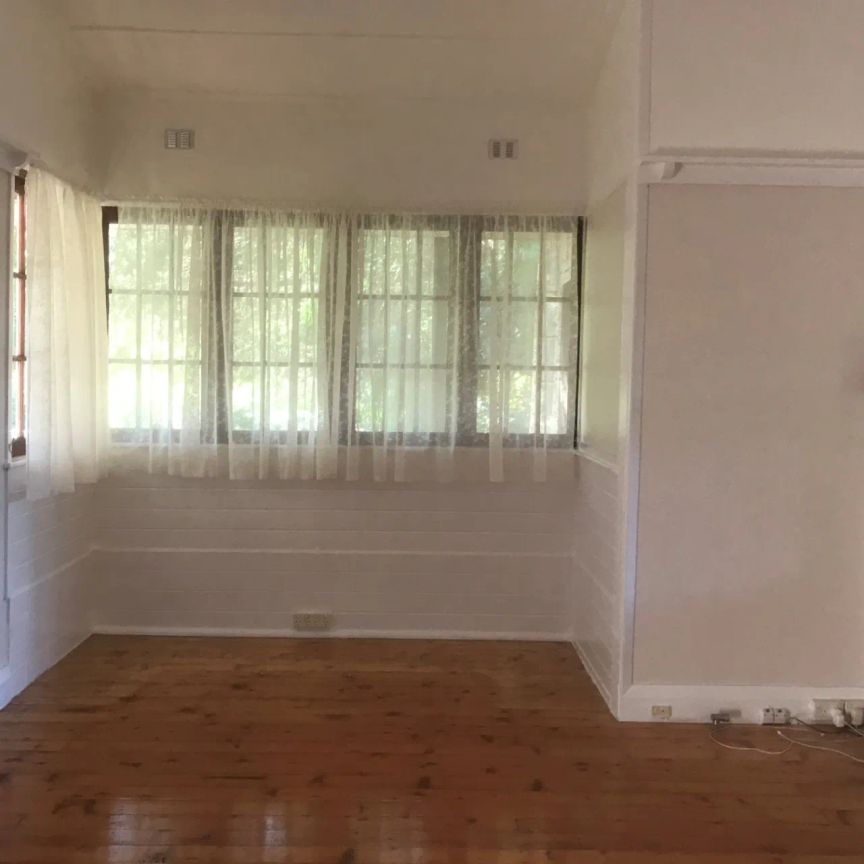 Charming Cottage Centrally Located In Hazelbrook! - Photo 1