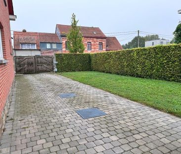 Gezellige half open bebouwing met 3 slaapkamers, garage en tuin. - Photo 3