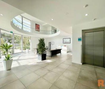 Modern Executive Living - Photo 5