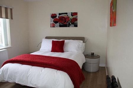 24 Postern Close - Photo 2