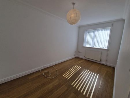 Sweet Briar Lane, West Cross, SA3 5JJ, Swansea - Photo 5