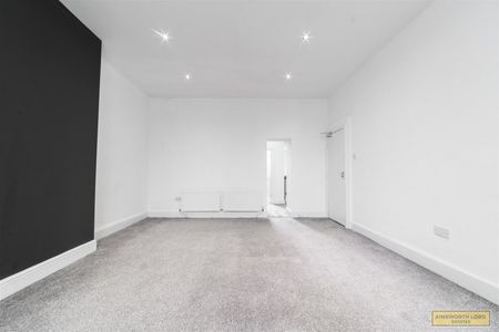Ground Floor Flat, Railway Road, Darwen BB3 2RJ - Photo 4