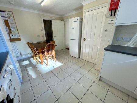 6 bedroom detached house to rent - Photo 5