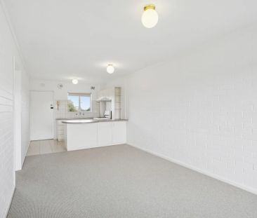 Stylish 2-Bedroom Apartment in Prime Claremont Location - $625 per ... - Photo 6