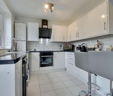 Stratton Close, Portsmouth, PO6 - Photo 1