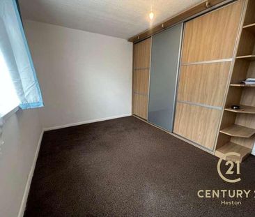 Sonia Gardens, Hounslow, TW5 - Photo 2