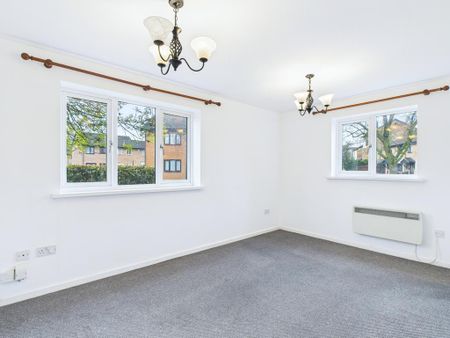 2 bedroom ground floor flat to rent - Photo 2