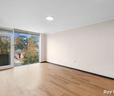 Hop skip and jump to the CBD - Photo 2