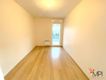 Location Appartement 3 pièces 74m² - Photo 2