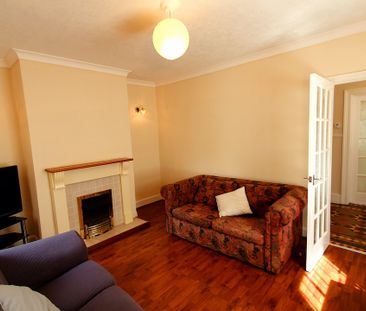 *One room available* 4 bedroom house - Photo 4