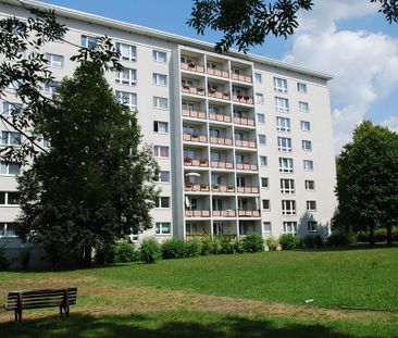 Großzügige 2-Raum-Wohnung mit Einbauküche nahe Theaterplatz - Photo 2