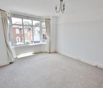 King Edward Avenue, Bournemouth - Photo 2