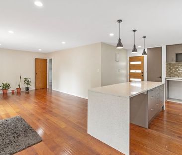 Modern living, great location! - Photo 6