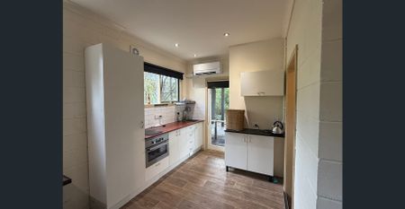 Charming Spilt-Level Family Home in Metung - Photo 2