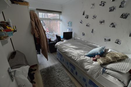 5 bedroom end of terrace house to rent - Photo 4