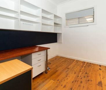 BEAUTIFUL FAMILY HOME WITH CHARM - Photo 6