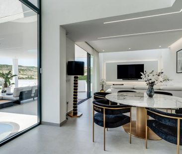 Luxury Villa for rent in Estepona, Spain - Photo 2