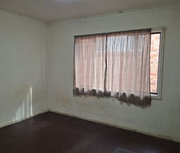 Comfortable Private Bedroom - Convenient Auburn Location - Photo 3