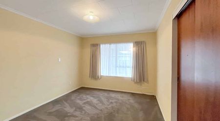 ROSLYN - 3 BEDROOMS - Photo 3