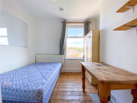 6 bedroom terraced house to rent - Photo 2