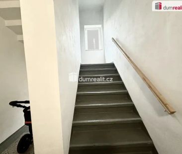 Moderní a prostorný byt 2+1 s parkovacím místem a zahradou - Photo 1