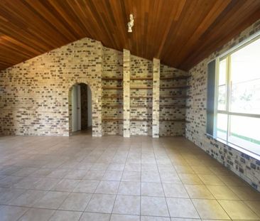 Large Family Home - Ample Shedding! - Photo 5