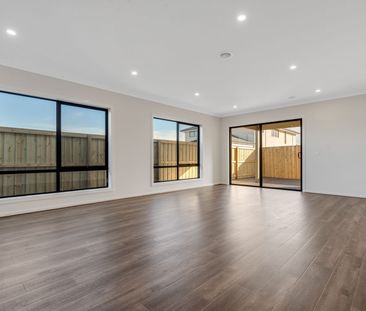 Modern Family Home - Photo 3