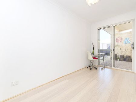 ENJOY LAKE VIEW evenings in a Million-Dollar House with a Billion-Dollar View!!! - Photo 4