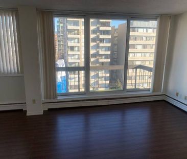 Studio Apartment-Prime Location-Near Stanley Park-View - Photo 1