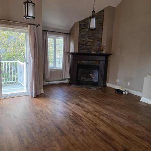 Super condo avec mezzanine, terrasse sur le toit, air climatisée, foyer au bois, abris tempo payé l'hiver - 1 espace de stationnement - Photo 2