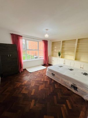 Room in a Shared House, Leeward Gardens, SW19 - Photo 1