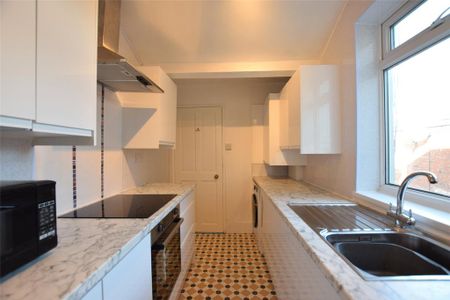 3 bedroom apartment to rent - Photo 5
