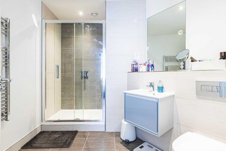2 bed Flat for rent - Photo 2
