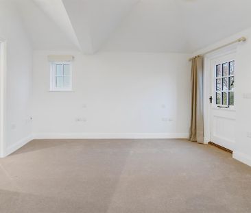 1 bedroom semi-detached house to rent - Photo 2