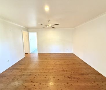 3 Bedroom Home in Prime Location! - Photo 3