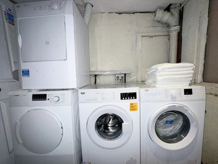 Room in a Shared House, Middle Street, BN1 - Photo 5
