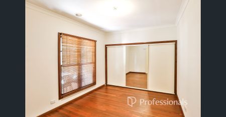 Peaceful, Well-Loved Home in Quiet Mildura Location - Photo 2