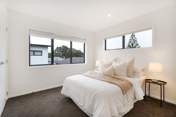 10 Okoutu Lane, Moera - Photo 1