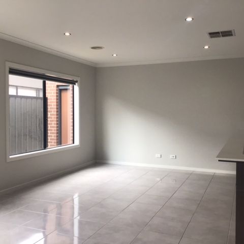 Delighful Home with 2 Living Areas - Photo 1