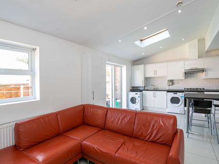 Your Home away from Home Room 6 - Photo 2