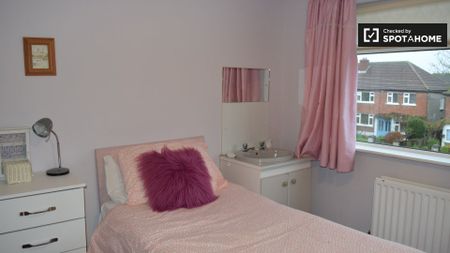 Room for rent in 3-bedroom apartment in Raheny, Dublin - Photo 2