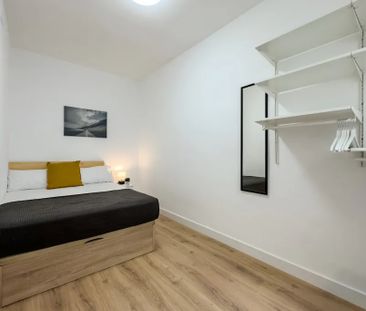 Carrer del Rosselló, Barcelona, Catalonia 08008 - Photo 2