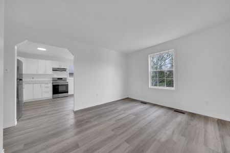 For Lease - 453 Crystal Drive Unit# Upper, Peterborough, Ontario - Photo 3